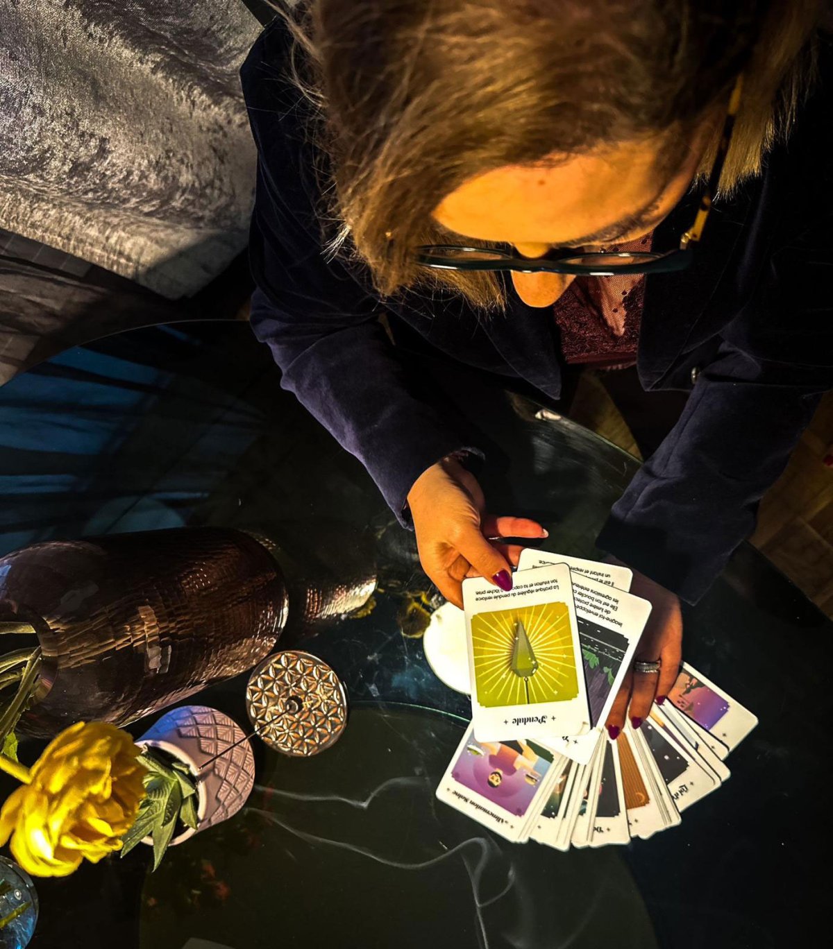 Lecture d'Aura par Christina Silva Cristina Silva en train de lire l'aura